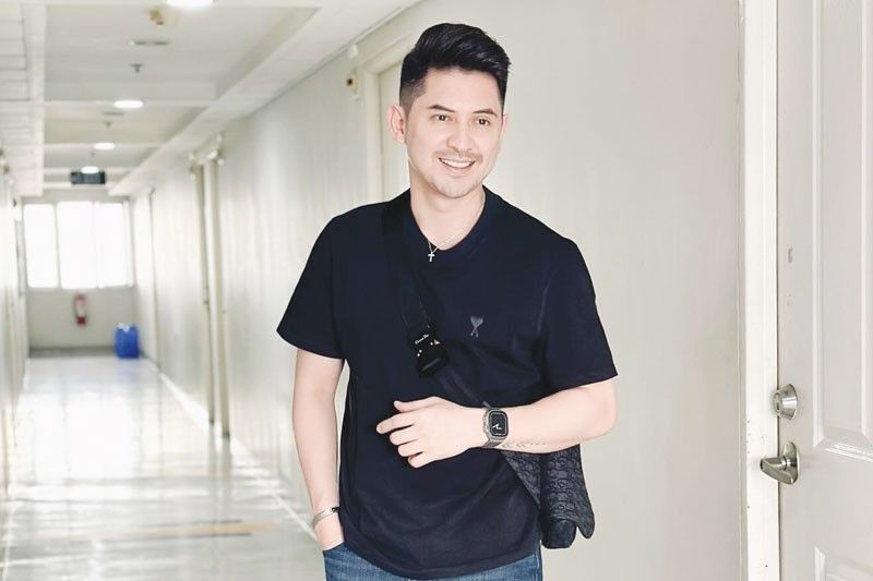 Direk Joel, Idinadawit Ahron Villena, nagbukas ng mga kontrobersiya