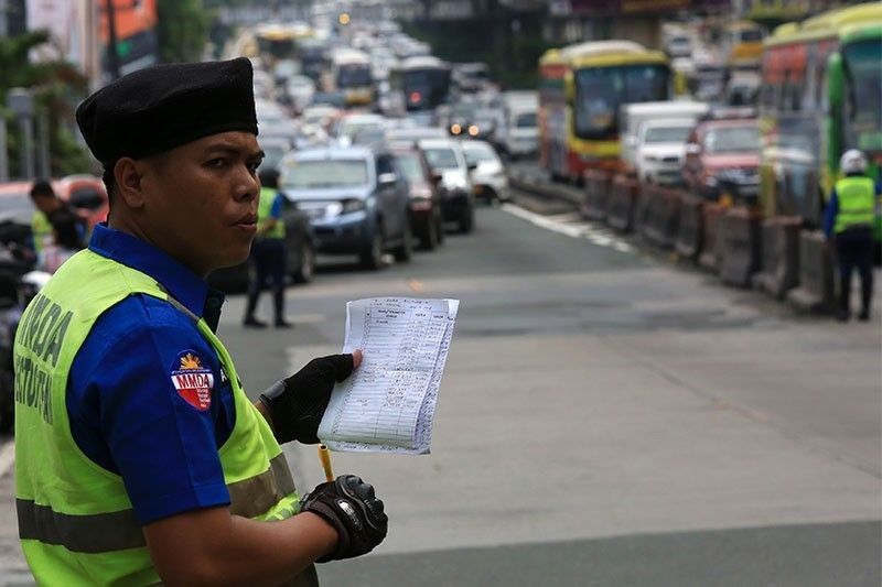 Chased by MMDA enforcers, motorist drives away