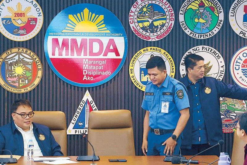 MMDA mulls raps vs driver who dragged enforcer