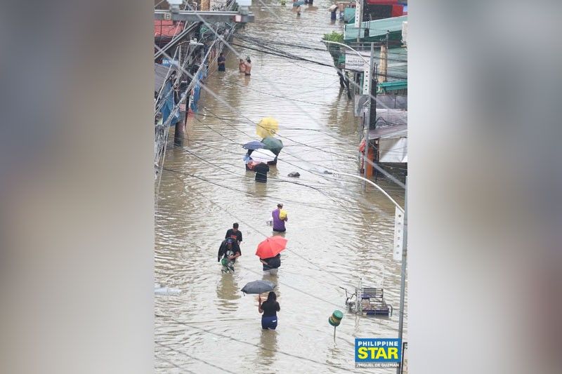 Metro Manila binaha, ilang poste at puno nagtumbahan dahil kay â��Entengâ��Â­