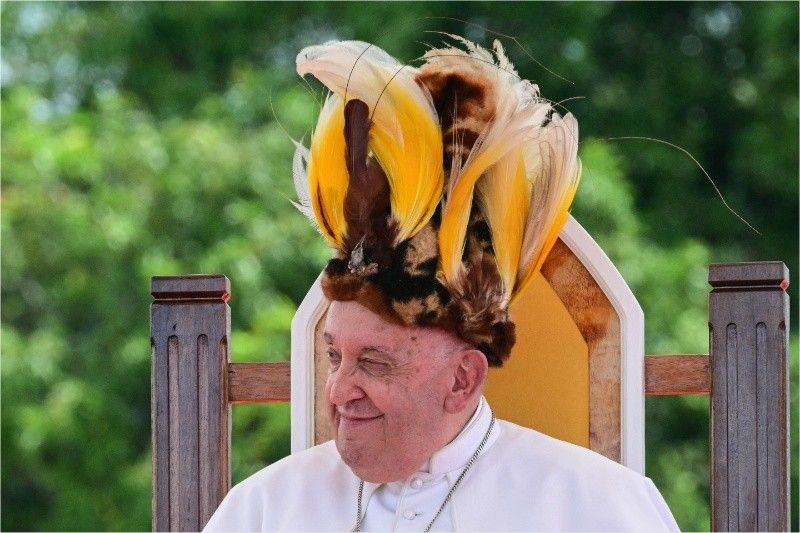 Sporting a feathered headdress, Pope finds 'Eden' in Papua New Guinea