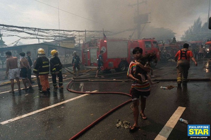 Sunog sumiklab sa Cavite: 1K pamilya natupok ang bahay