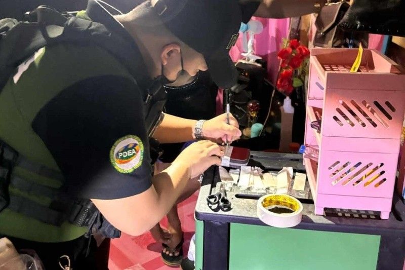 2 drug dens padlocked, 8 operators busted by PDEA-12