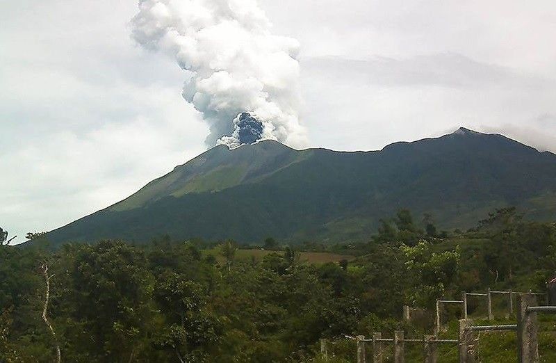 Higit 300 inilikas sa pag-aalburoto ng Mt. Kanlaon