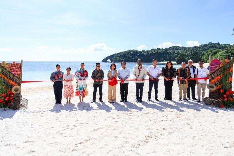 DOT launches first Muslim-friendly cove in Boracay