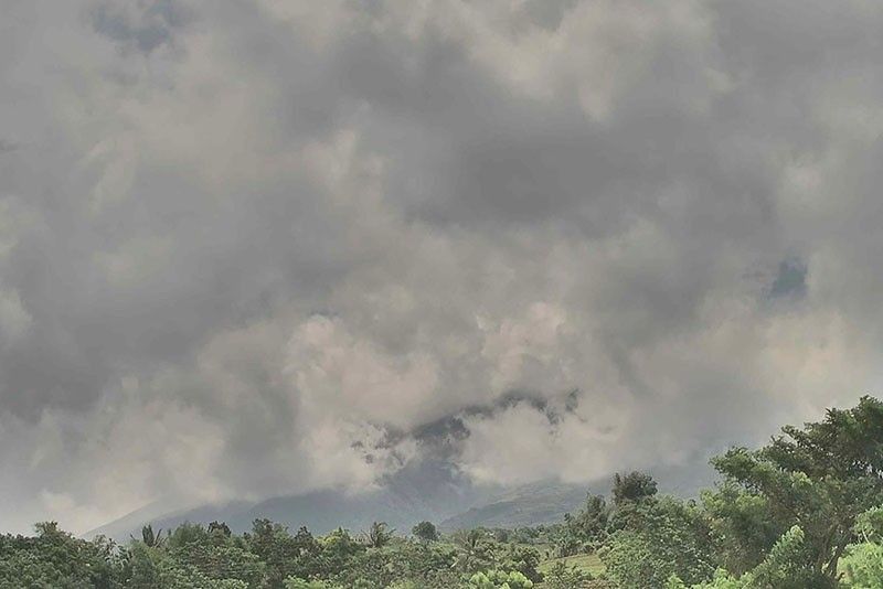 Hundreds flee after Kanlaon Volcano warning