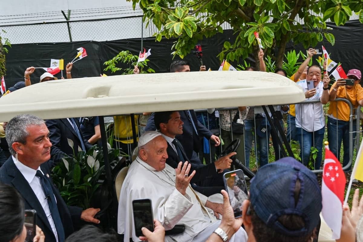 Pope lands in Singapore, final stop on grand Asia-Pacific tour