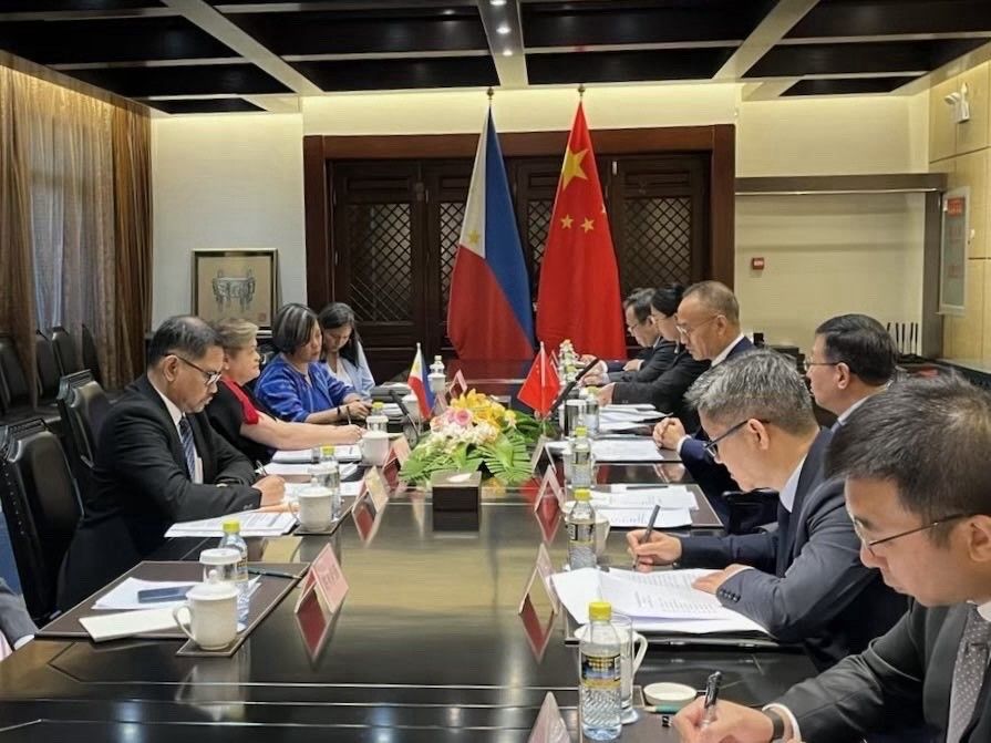 Philippines, China hold talks after Escoda Shoal collisions