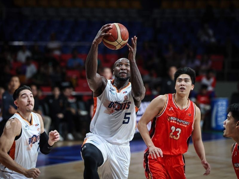 Bolts thwart Batang Pier to boost quarters hopes