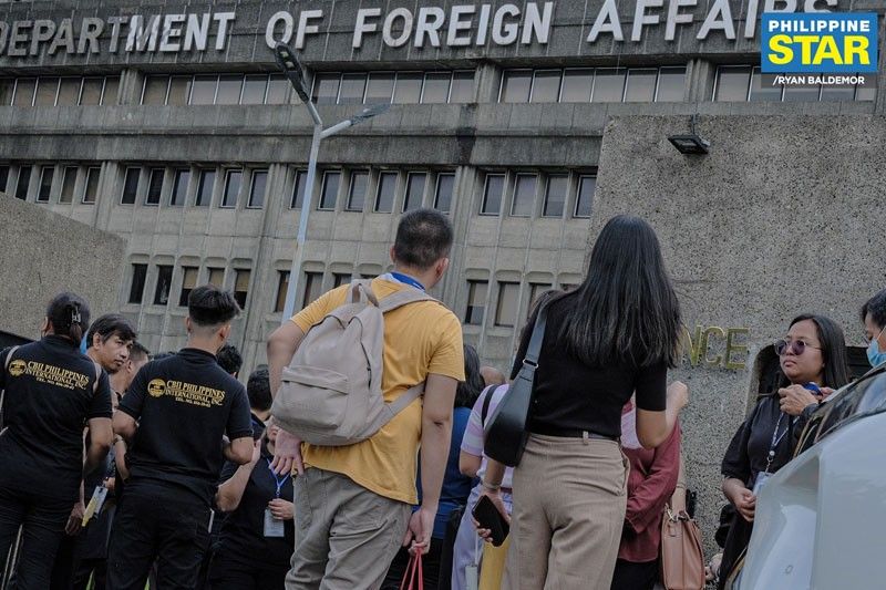 DFA binulabog ng bomb threat