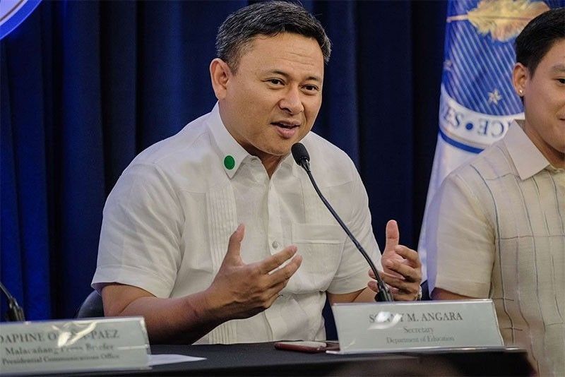 Angara vows to improve studentsâ�� IT skills, digital literacy