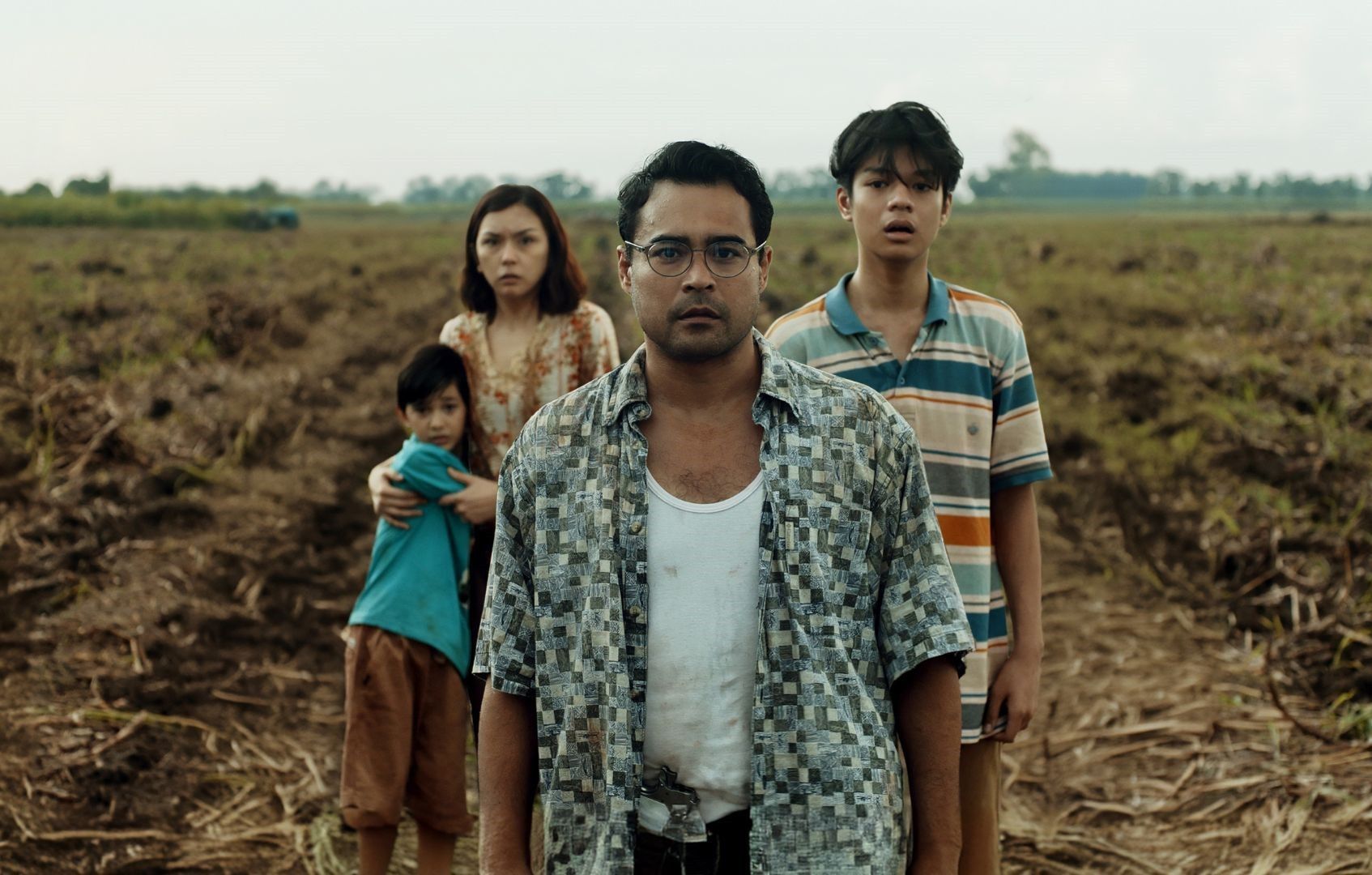 Sid Lucero, Beauty Gonzalez star in Netflix's 1st Filipino zombie movie 'Outside'