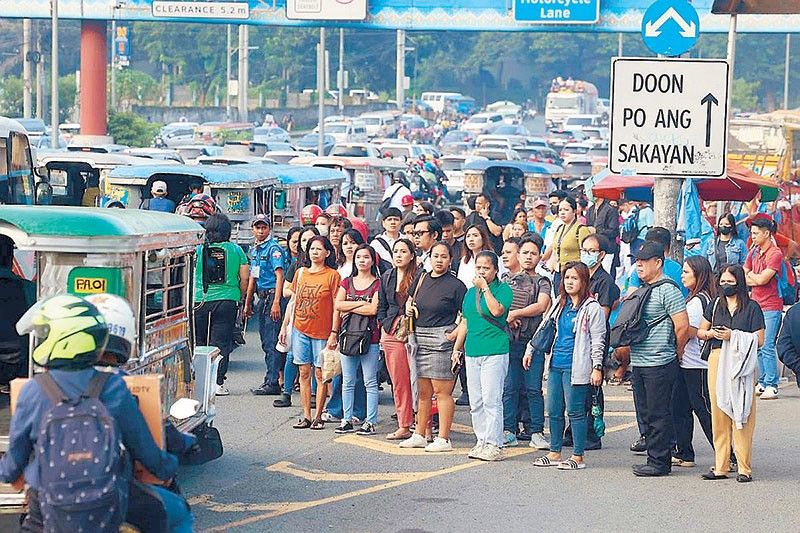 No stranded passengers, just usual traffic scenes â�� LTFRB