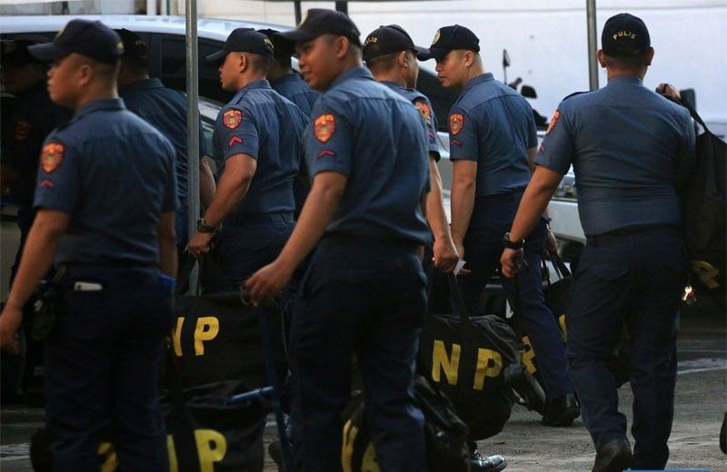 Mga pulis na may kaanak na tatakbo sa halalan, ililipat ng puwesto