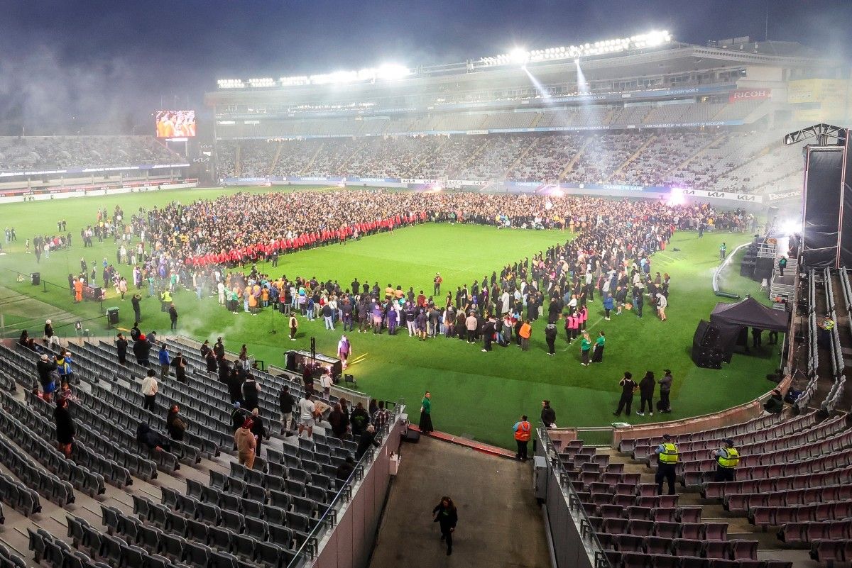 New Zealand breaks world record for largest mass haka