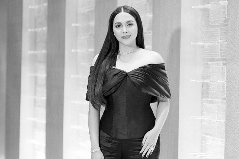 Julia, bumanat sa naninira sa kanya