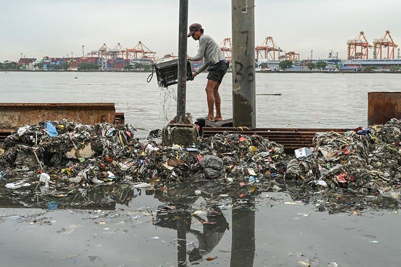 16.3 million Filipino families consider themselves poor