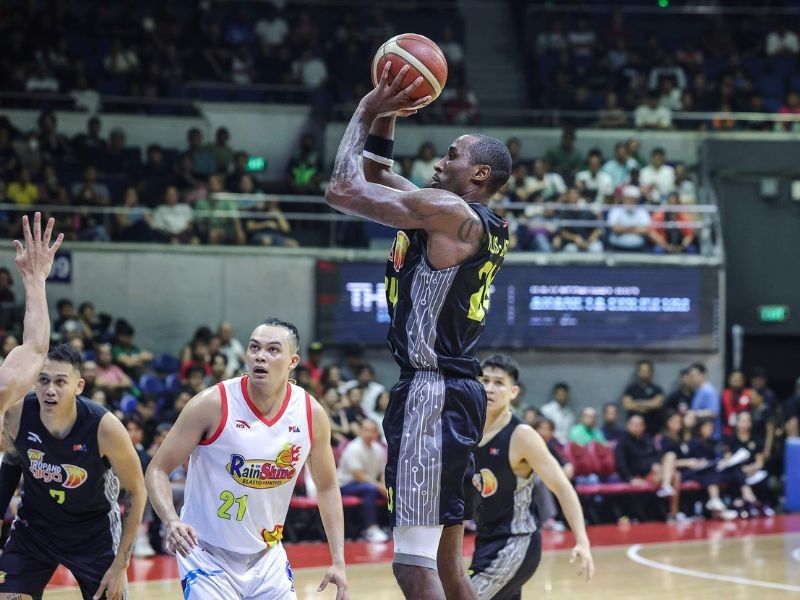 Tropang Giga on verge of PBA finals return, nip Painters in Game 4