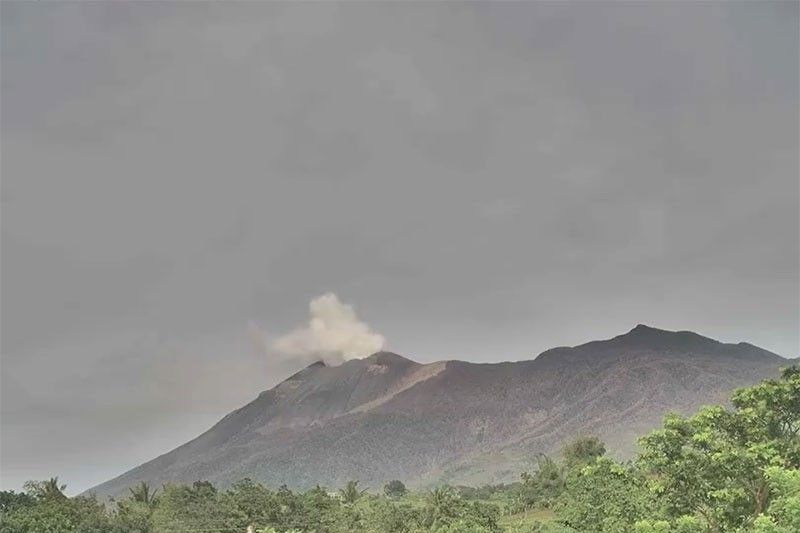 Kanlaon emits volcanic ash amid ongoing degassing