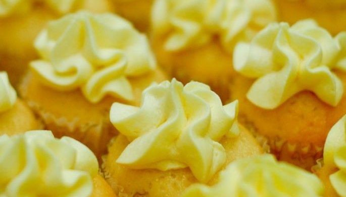 Recipe: Yellow Vanilla Cupcakes