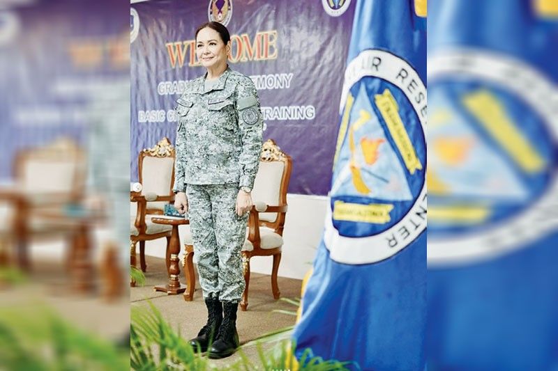 Kinabog ang ibang celeb... Charo, reservist na rin ng air force!