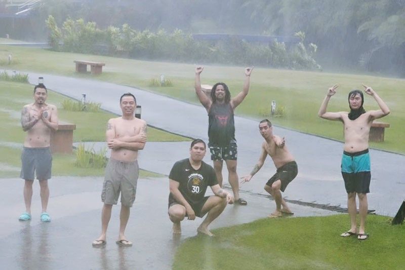 Iba pang showbiz ganap apektado ng bagyo Parokya... stranded sa Bicol