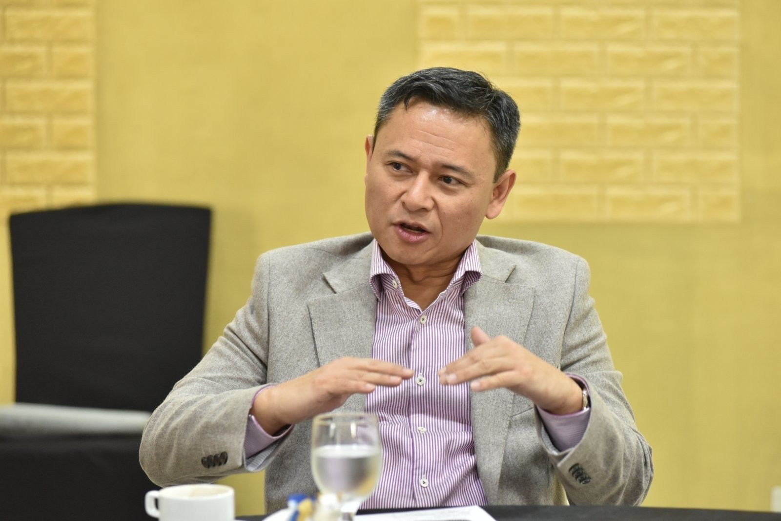 Angara wants scholarships for top Filipino students to study abroad