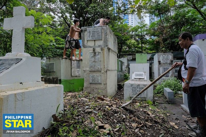 1.8 million visitors expected in Manila North, South Cemeteries