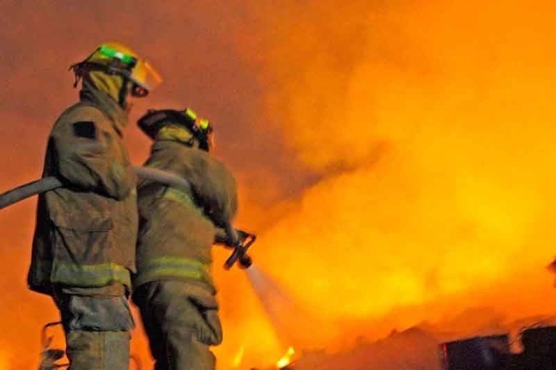 Sunog sumiklab sa ParaÃ±aque: 120 pamilya nawalan ng tirahan