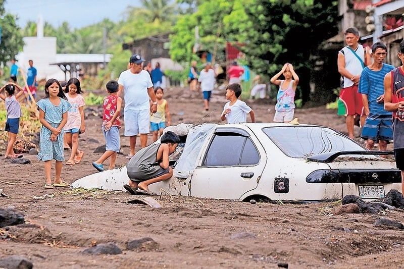 P3 milyong tulong ni ‘Kuya Wil’, Manila Teachers sa Bicol typhoon ...