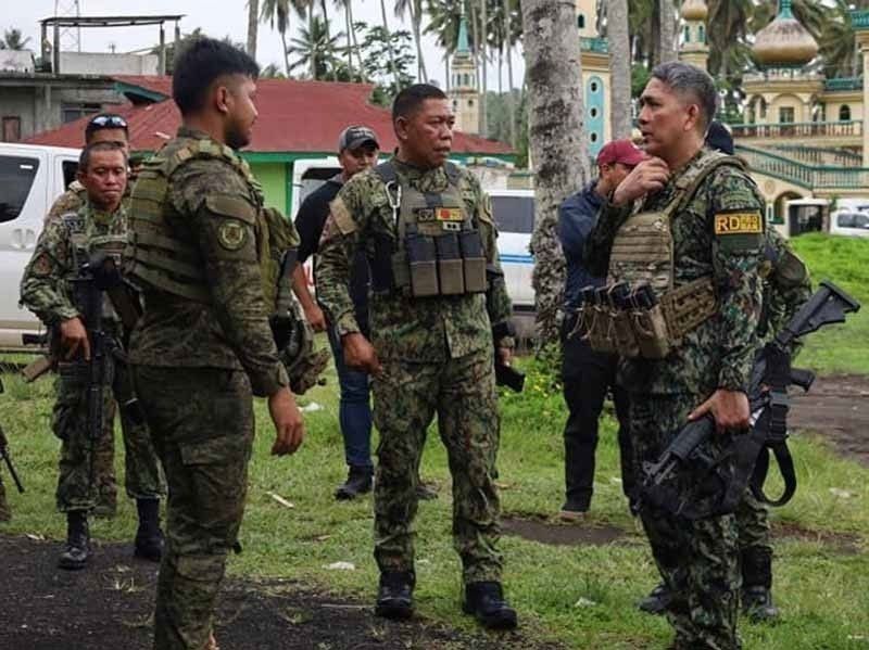 11 SAF troopers face ax for escorting Chinese man