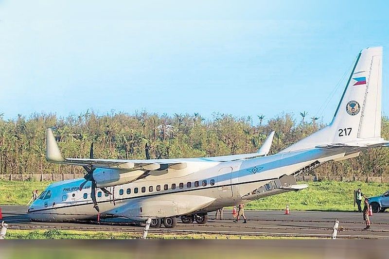 PAF plane natanggalan ng gulong, sumadsad sa runway; airport isinara