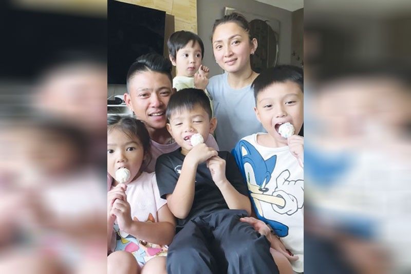 Iya at Drew, napilitan sa gender reveal!