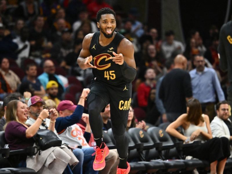 Mitchell magic as Cavs sink Bucks to stay perfect