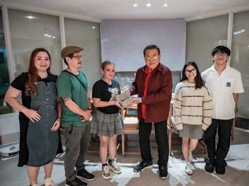 Yulo family receives P1M from Chavit