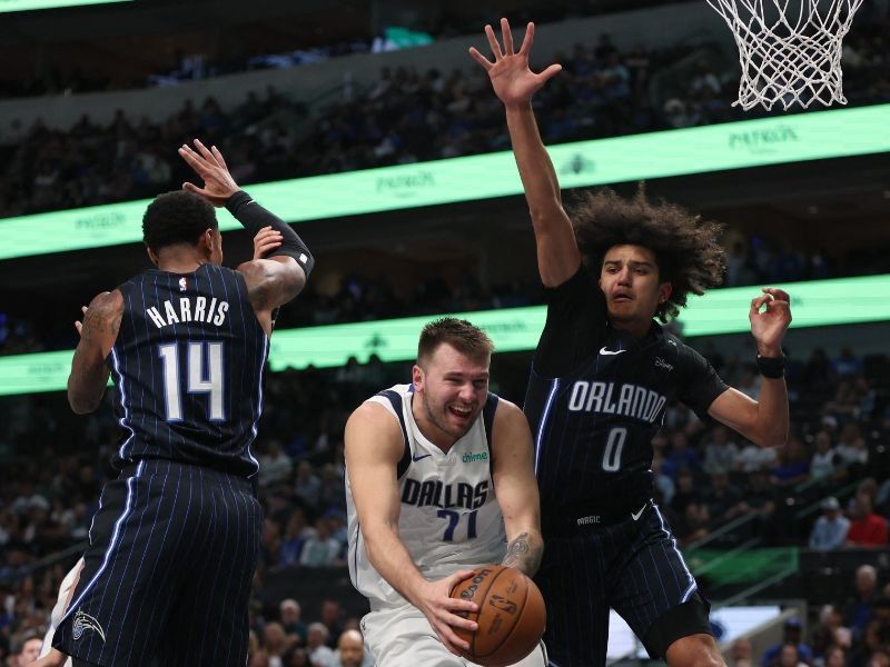 Mavericks ride hot start to big victory over Magic