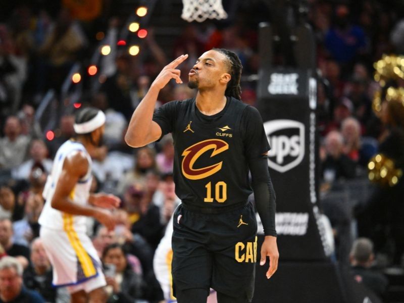 Cavs ride huge first half to crushing win over Warriors