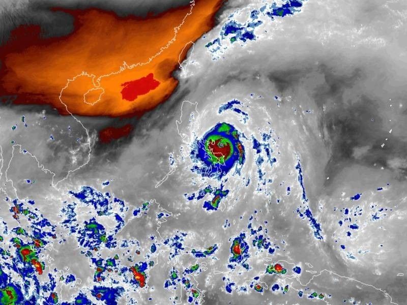 Storm surge nanalasa sa ilang lugar sa Bicol