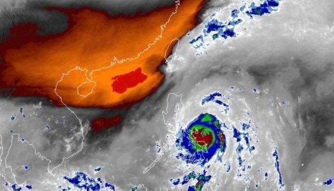 Storm surge nanalasa sa ilang lugar sa Bicol