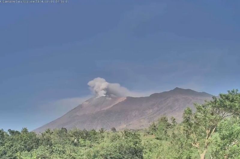 Kanlaon Volcano spews ash anew