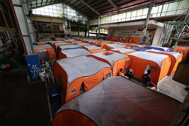 Metro Manila families evacuate ahead of Pepito