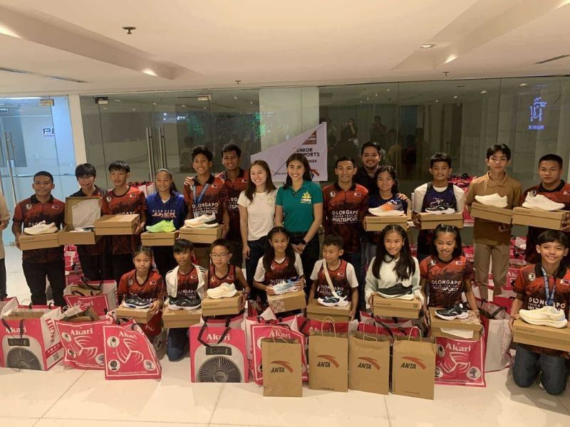 Olongapo student-athletes get free sports apparel