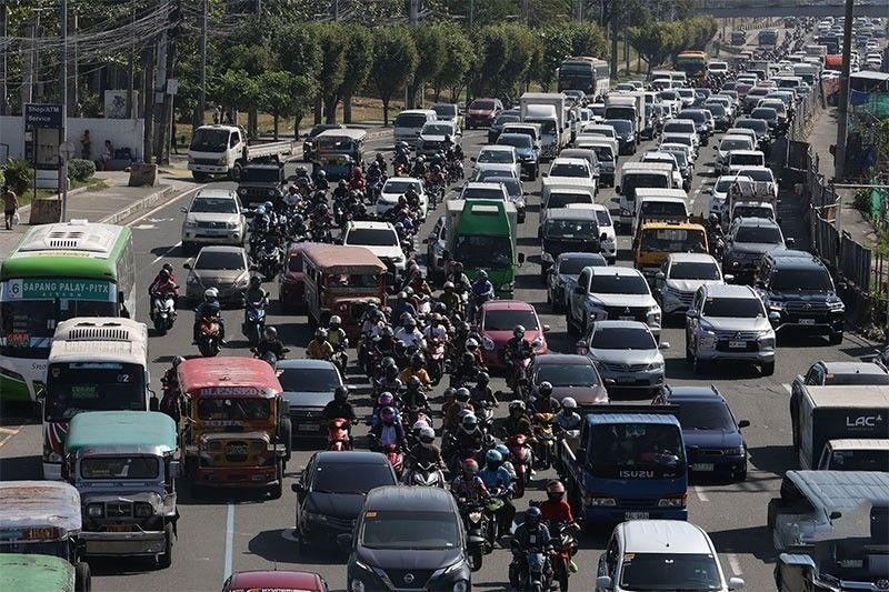 MMDA enforces holiday traffic measures