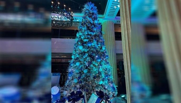 A Christmas symphony in blue and silver