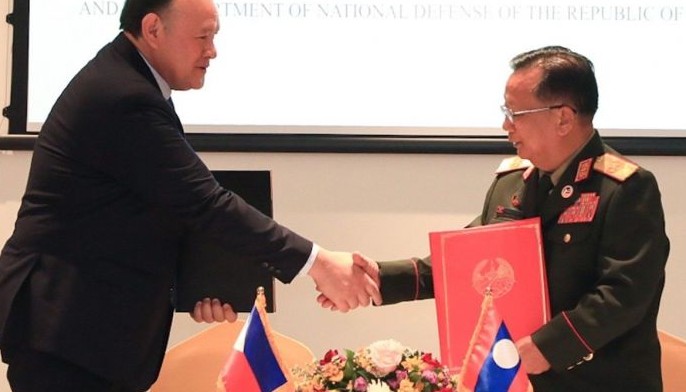 Philippines signs first defense deal with Laos