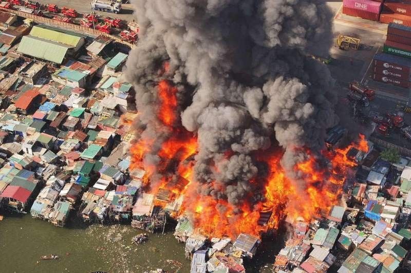 Fire hits Tondo neighborhood