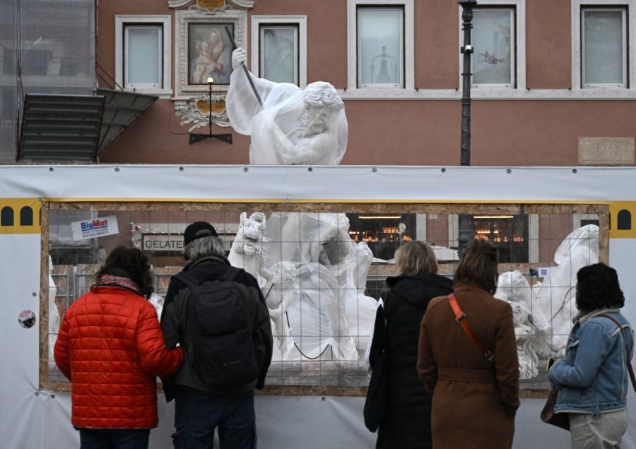 Scaffolding, traffic chaos as Rome readies for pope's Jubilee