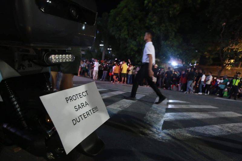 Around 100 Duterte supporters camp overnight at EDSA Shrine â PNP