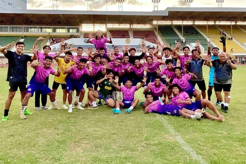 USC Golden Booters padayon nga naghari