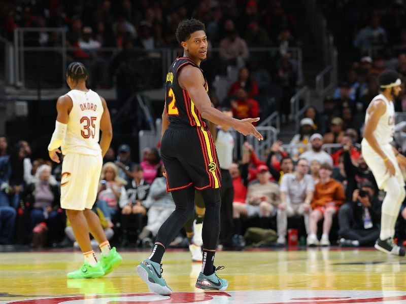 Hunter shines as Hawks top Cavs again